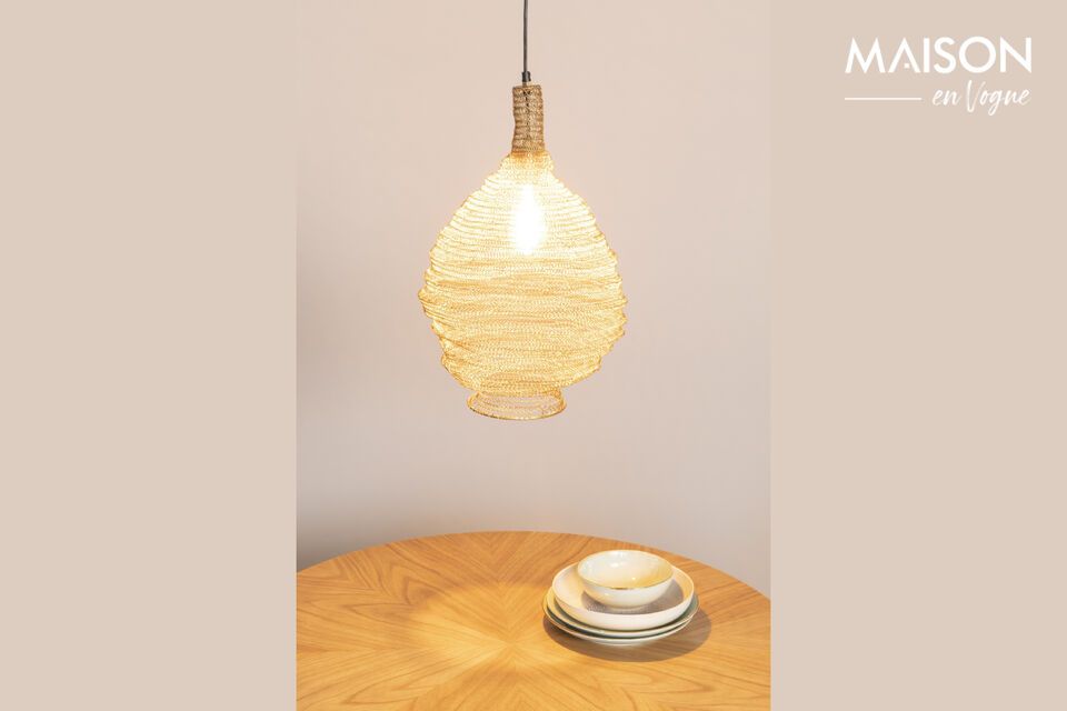 Ontdek de tijdloze elegantie van onze ronde houten eettafel, perfect om je eetkamer op te fleuren