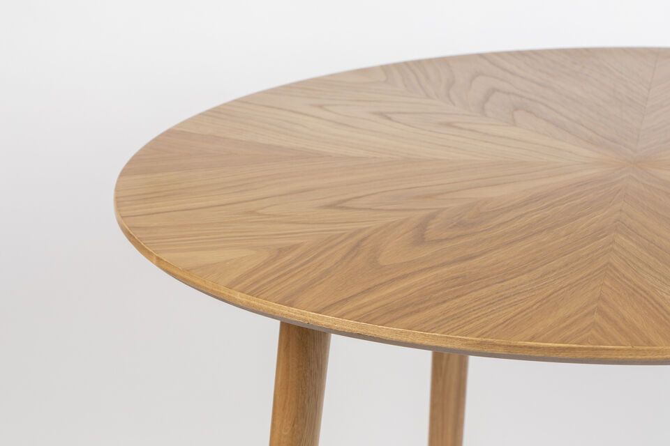 Ontdek tijdloze elegantie met onze Fabio ronde eettafel, een perfect middelpunt voor elke eetkamer
