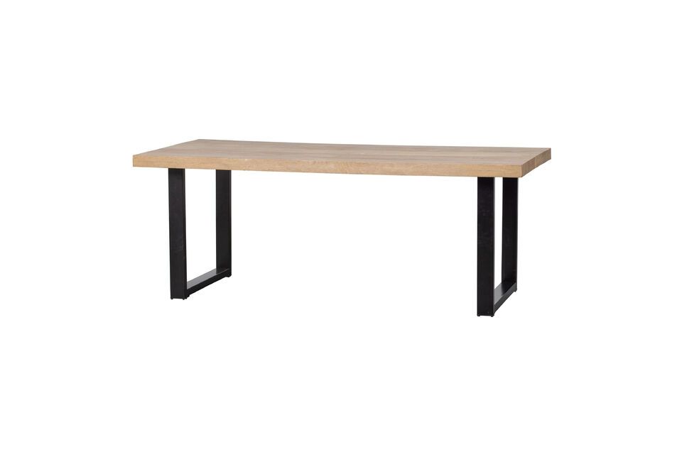 Deze mangohouten Tablo eettafel is een perfecte mix van robuustheid en hedendaagse stijl