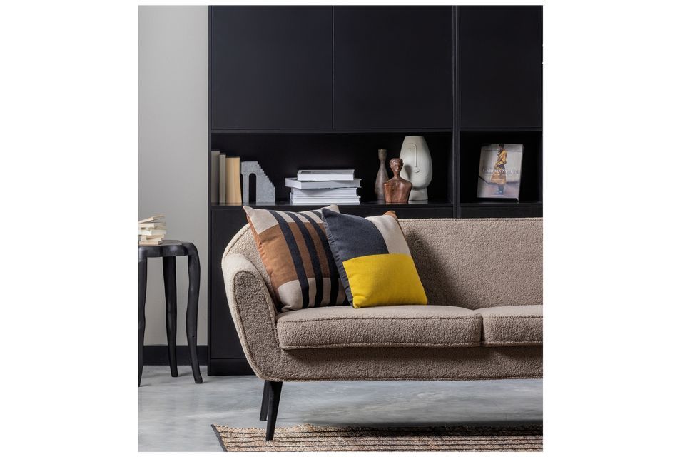 Sofa met luxe bruine Rocco-stof en strakke vormgeving