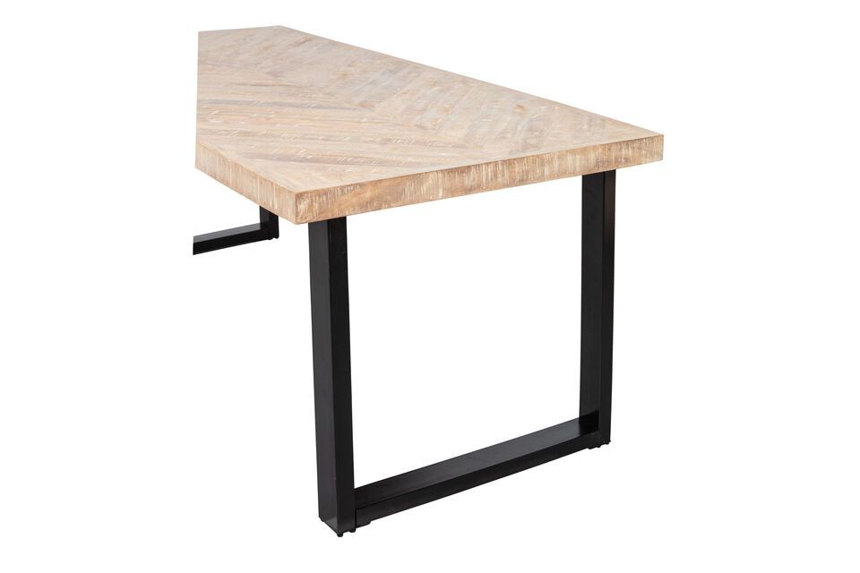 Met een lengte van 200 cm en een breedte van 90 cm biedt de tafel gemakkelijk plaats aan 6-8