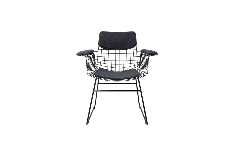 De Altorf stoel is modern vormgegeven en kan gebruikt worden voor zowel het inrichten als het