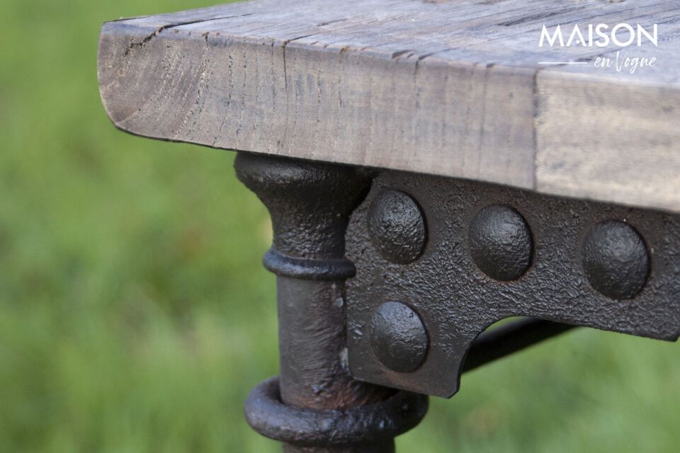 Deze behangtafel is een simpel object: een grote  om gezellig aan te zitten