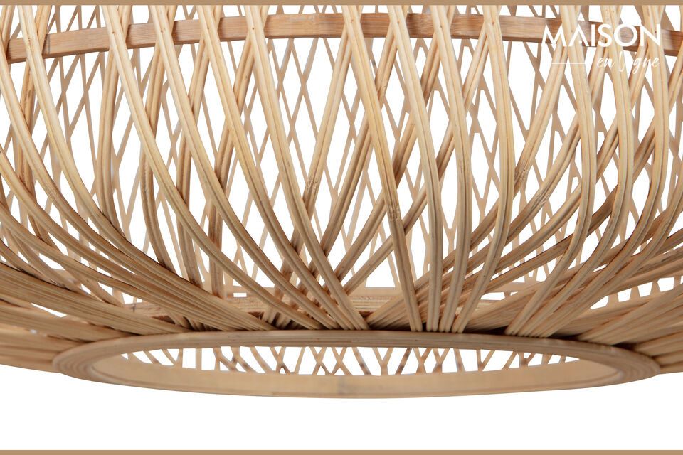 Gezellige sfeer voor deze geweven bamboe hanglamp voorgesteld door het merk WOOD