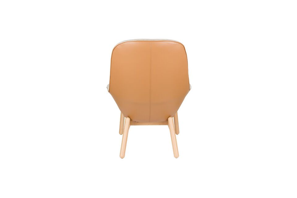 Op het kruispunt van rustiek en elegantie creëert deze uit beukenhout gesneden fauteuil
