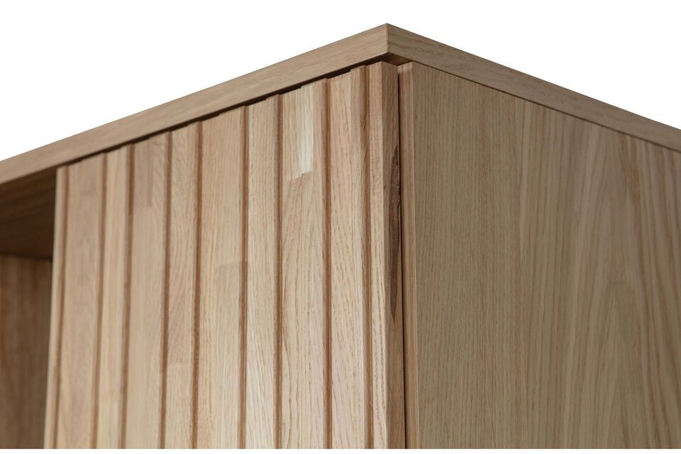 Elk meubel is origineel doordat elk stuk eikenhout een unieke gegranuleerde structuur heeft