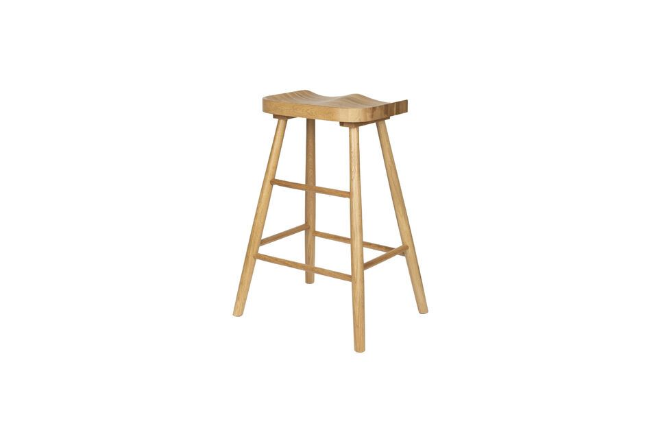 Dankzij het strakke ontwerp en de bruine kleur brengt deze barkruk een vleugje natuurlijkheid en