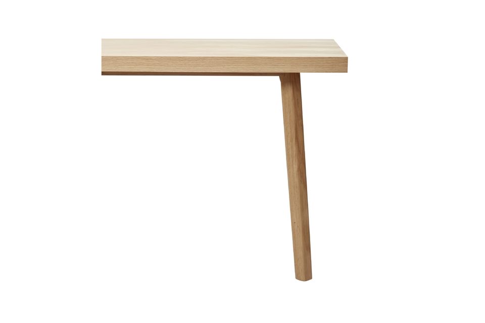 Een royale tafel gemaakt van verantwoord hout