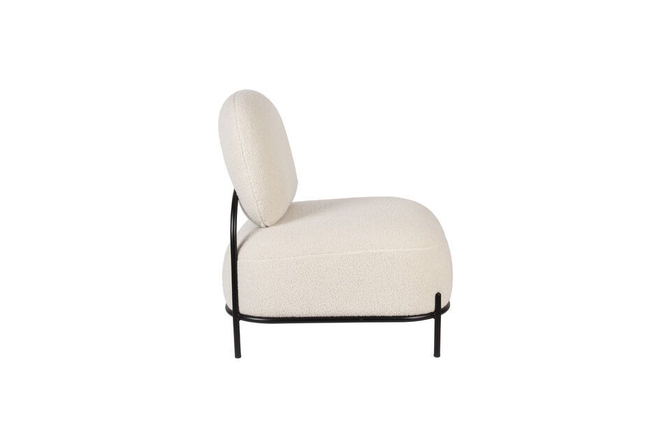 Voeg een nieuwe dimensie toe aan je ruimte met deze chique en praktische kunststof fauteuil