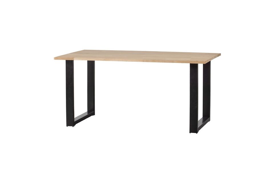 De massief eiken tafel met metalen U-poot is de perfecte keuze voor een eigentijdse en robuuste