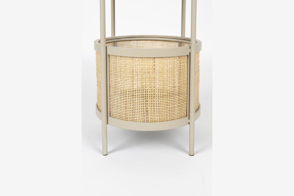 Met een hoogte van 50 cm is hij perfect geschikt om je boeken, lampen of planten op te zetten