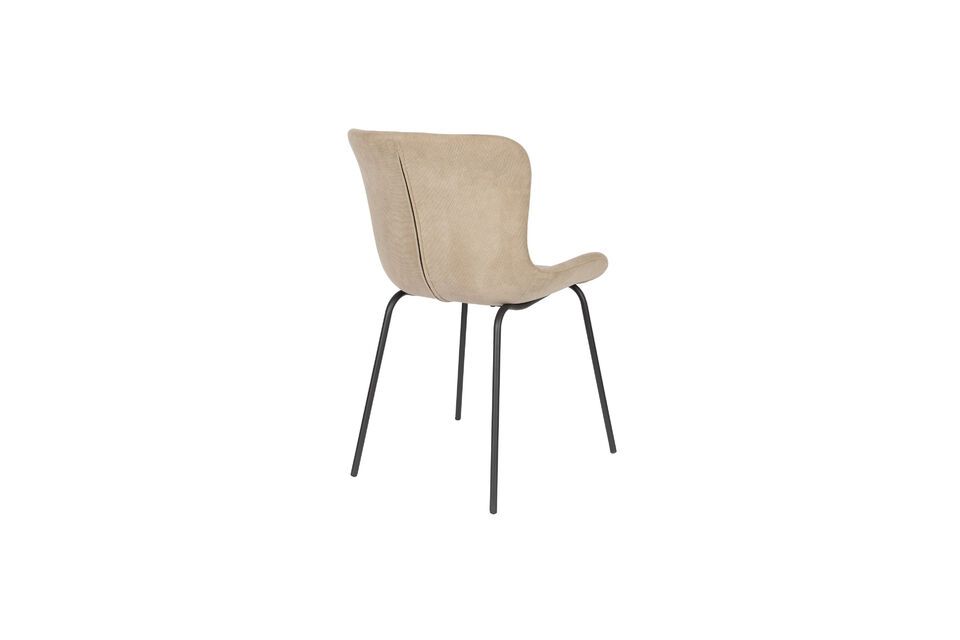 Omarm eenvoud en verfijning met onze stoel - een perfecte keuze voor wie stijl en comfort in zijn