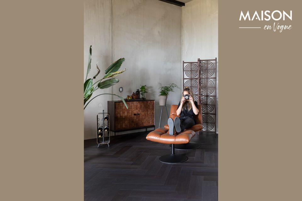 Metalen en gesneden houten dressoir