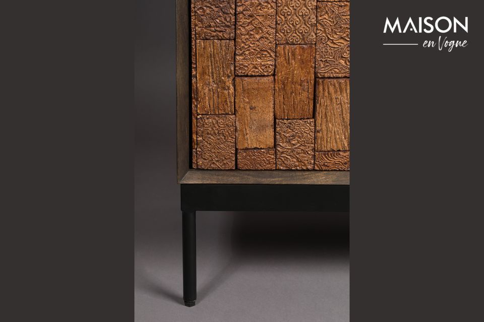 De meubels zijn gemaakt van mangohout wat het een zeer natuurlijke uitstraling geeft
