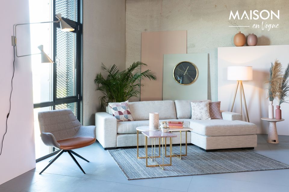 Breng een vleugje pep en vrouwelijkheid in huis met het roze Beverly kussen! Het ontwerp met