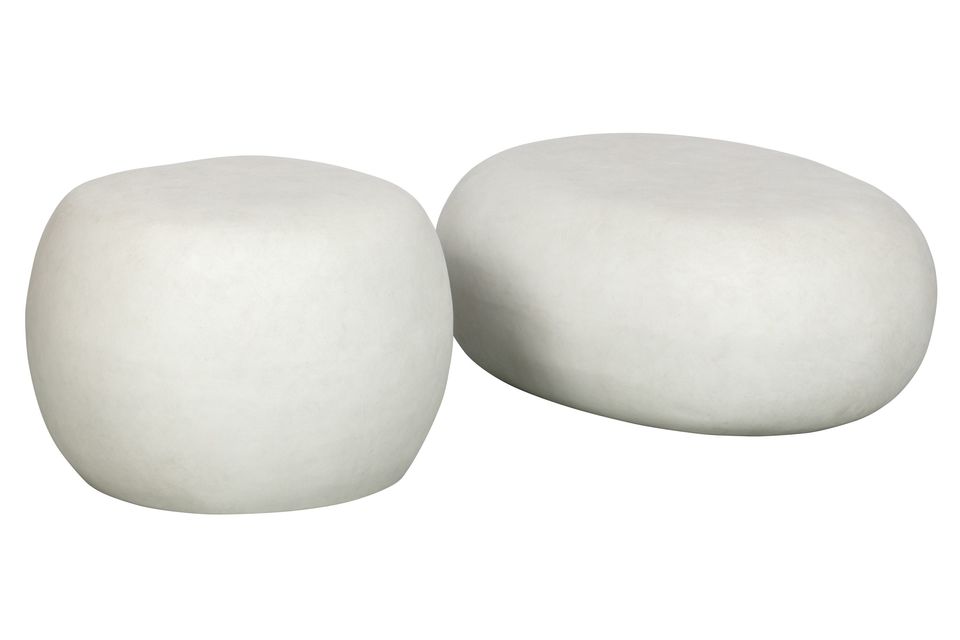 De witte Pebble salontafel van vezelige klei is een ronde tafel in betonlook met een wit oppervlak