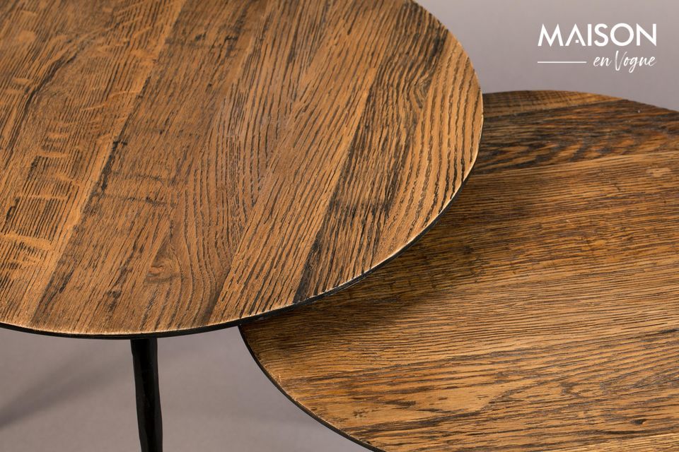 Dit hout is resistent en geeft het een warm en patina-achtig effect, net als antieke meubelen