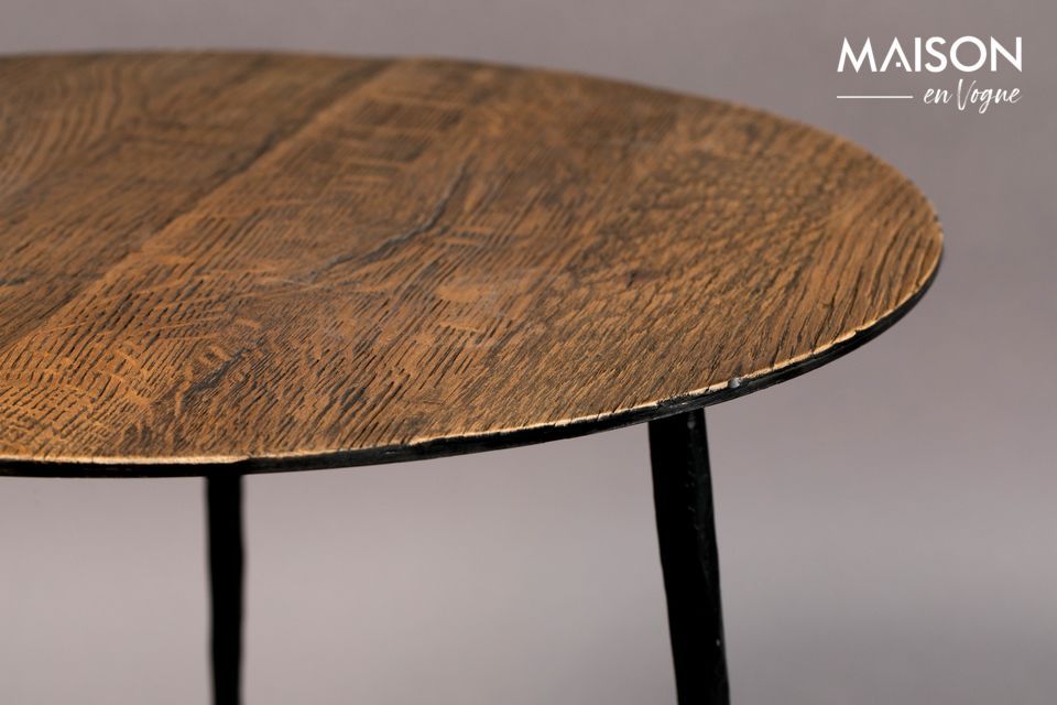 Uitgerust met drie stalen poten is deze tafel zeer stabiel en handig te installeren in de keuken of