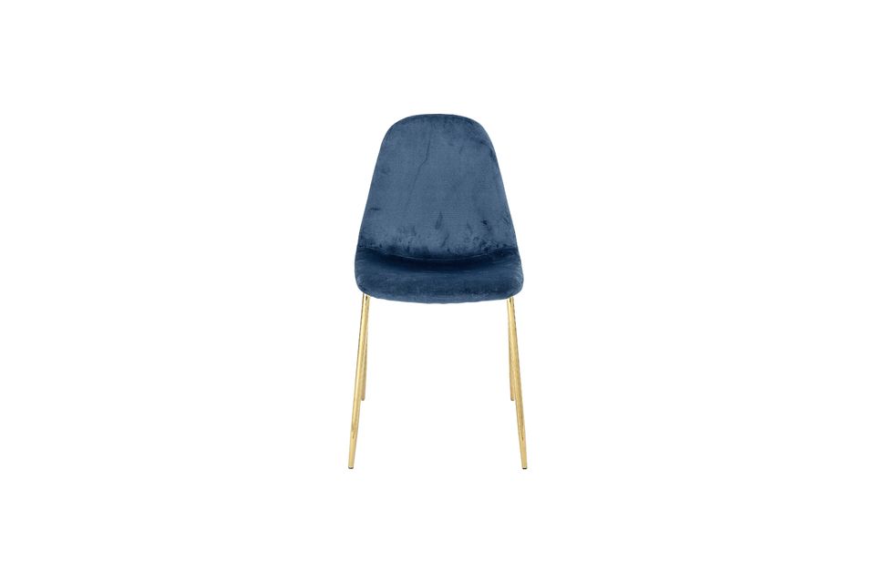 De combinatie van blauw en goud geeft de stoel een bijna koninklijk karakter