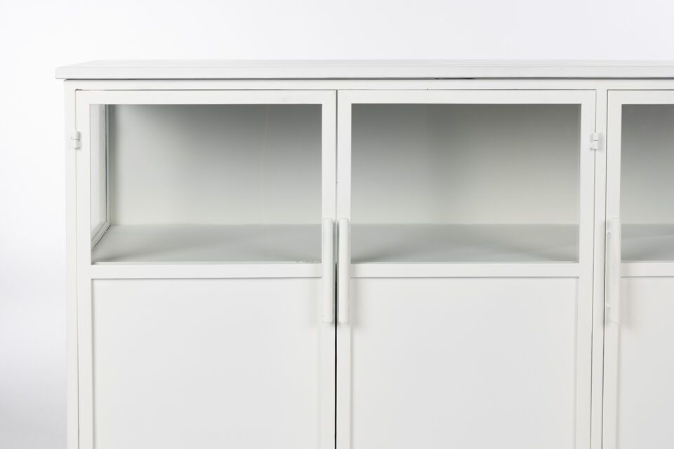 Laat je favoriete decoratieve items zien achter het glas terwijl je andere spullen uit het zicht