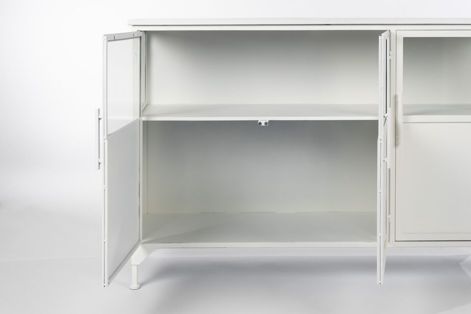 Met een royale breedte van 120 cm en een hoogte van 80 cm biedt het veel ruimte voor opslag