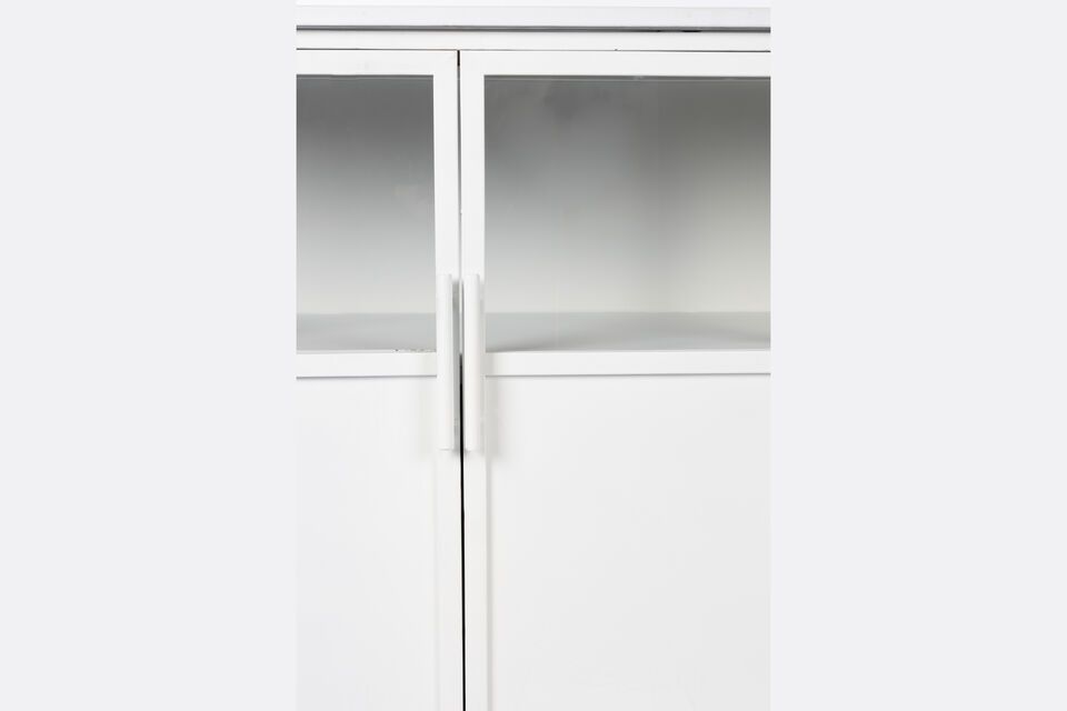 Miya is meer dan alleen een dressoir; het maakt deel uit van een serie die versies met twee of drie