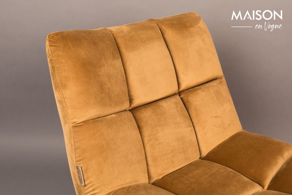 De Bar lounge stoel is gemaakt van polyester fluweel