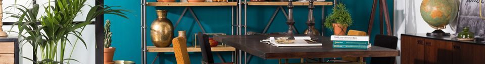 Benadrukte materialen Bruine houten tafel Class