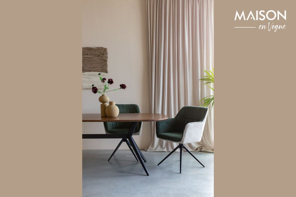 Bruine elegantie en comfort aan tafel.
