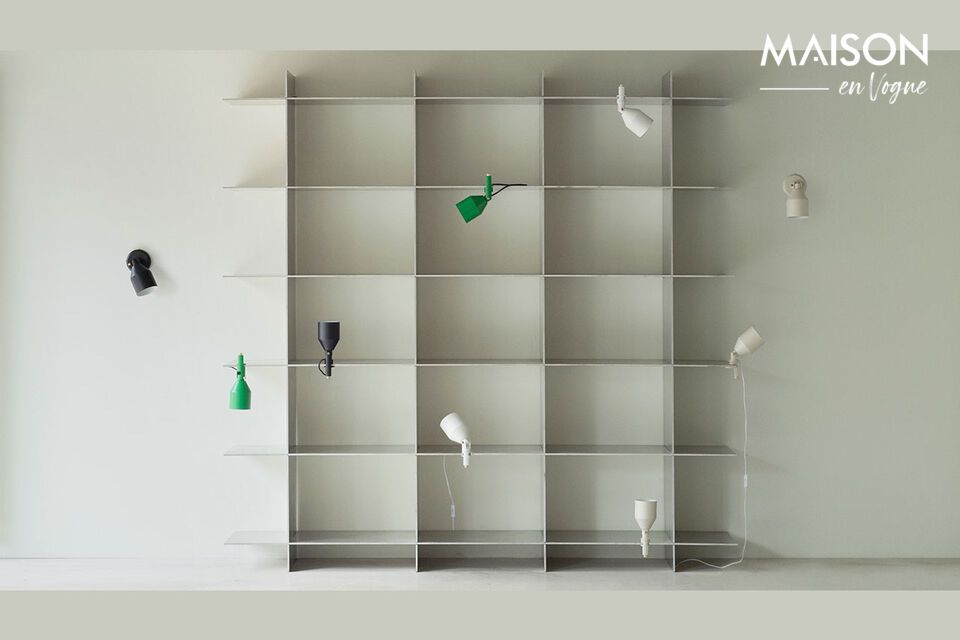 Deze prachtige clip-on lamp maakt deel uit van de Klip-collectie van Simon Legald en heeft vele