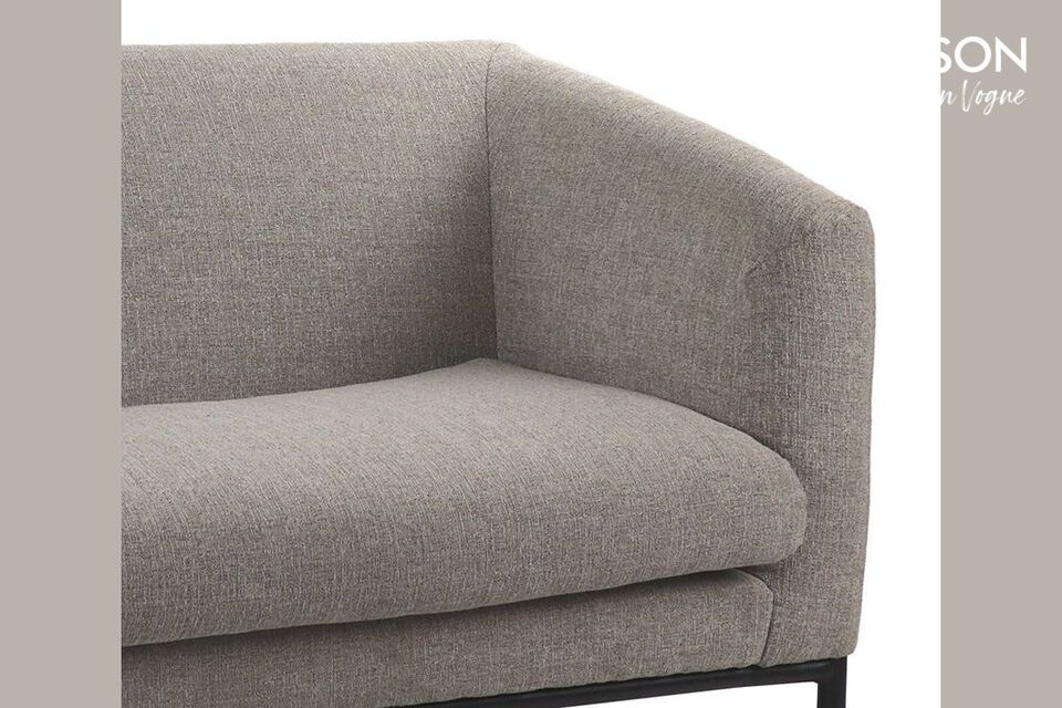 De lichtgrijze stoffen kussens bieden optimaal comfort voor de zitting en de rugleuning; 140 cm lang