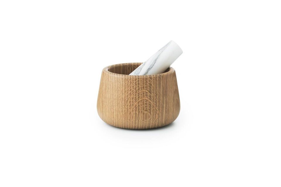 Craft vijzel en stamper van licht eikenhout en wit marmer Normann Copenhagen