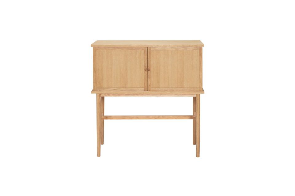 De Dash licht eikenfineer console biedt een elegante oplossing om je woonruimte compleet te maken