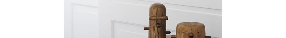 Benadrukte materialen Decoratieve figuur in bruine eik San