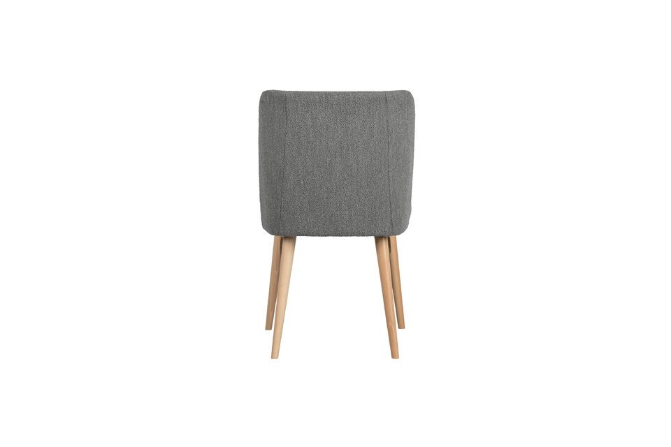 Deze stoel van de Nederlandse ontwerper Woood combineert comfort en elegantie