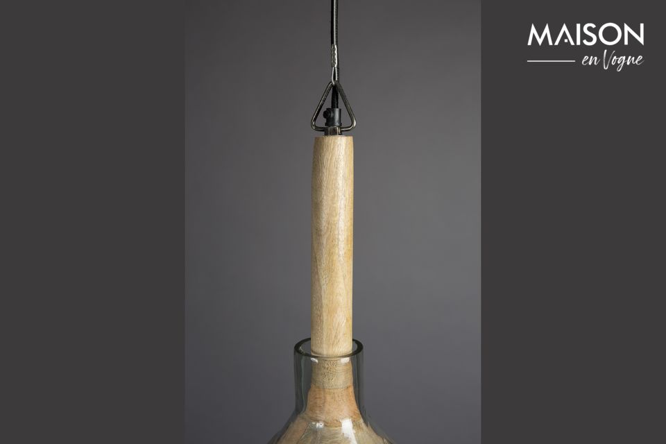 Het apparaat is stevig verbonden met het plafond door middel van een staaldraad