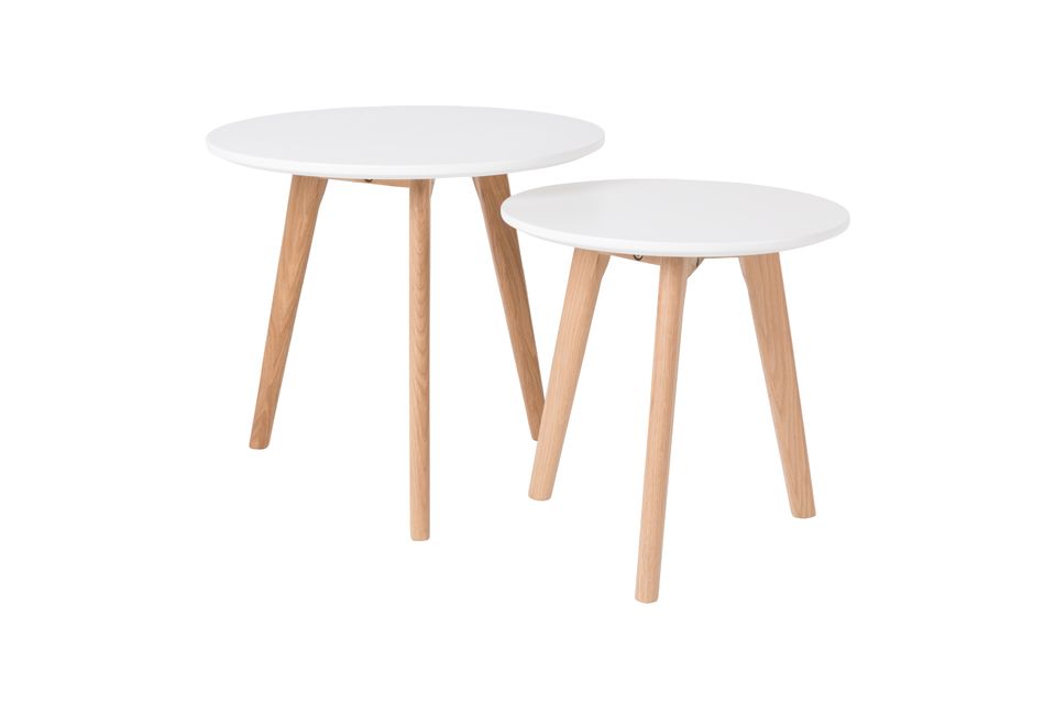Deze twee tafels zijn gewoon opgebouwd uit massief eikenhouten poten en een blad in wit gelakt
