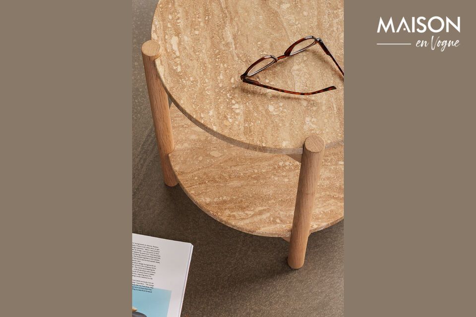 Met een lengte van 43 cm en een breedte van 44 cm en een hoogte van 44 cm is deze compacte tafel