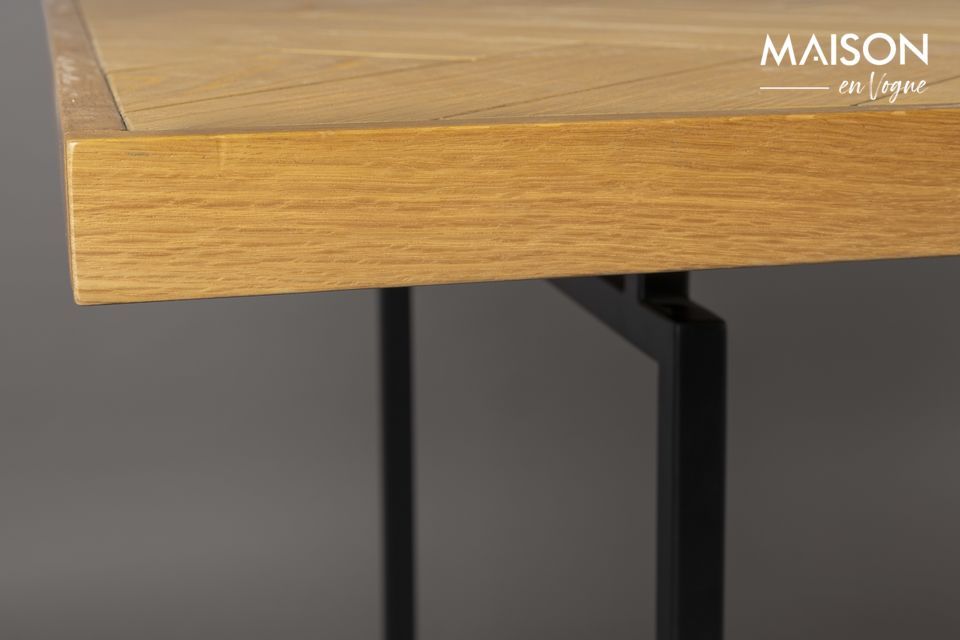 Een tafel met een modern ontwerp