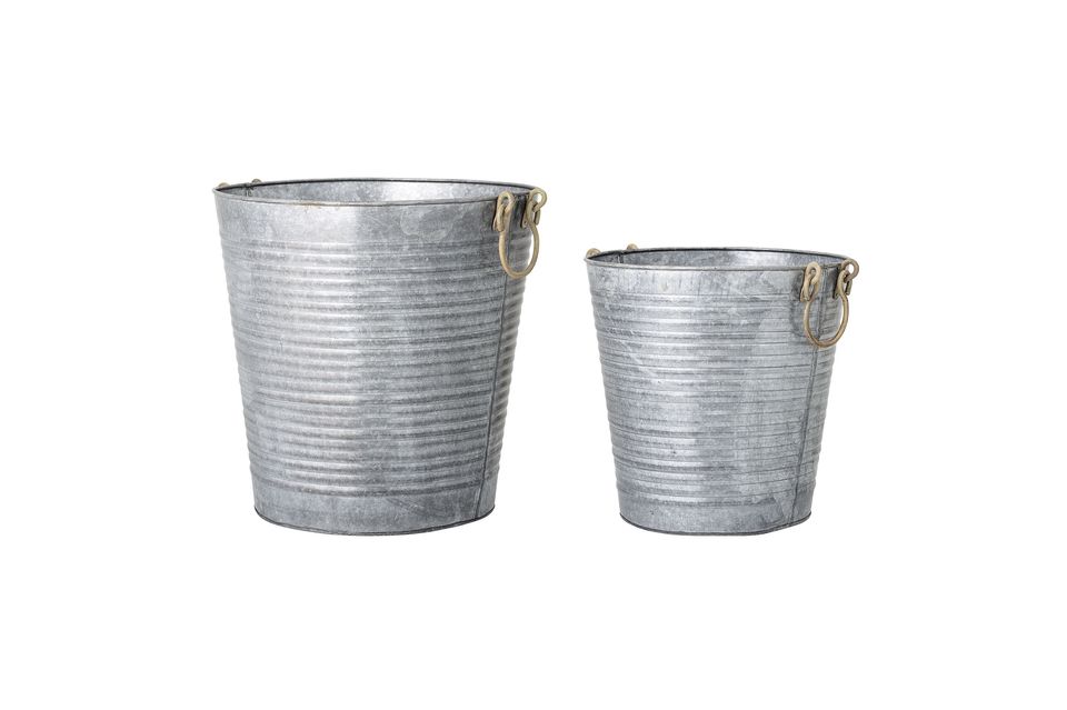 Set van twee metalen potten in antiek gegalvaniseerd zink om roest te voorkomen en de duurzaamheid