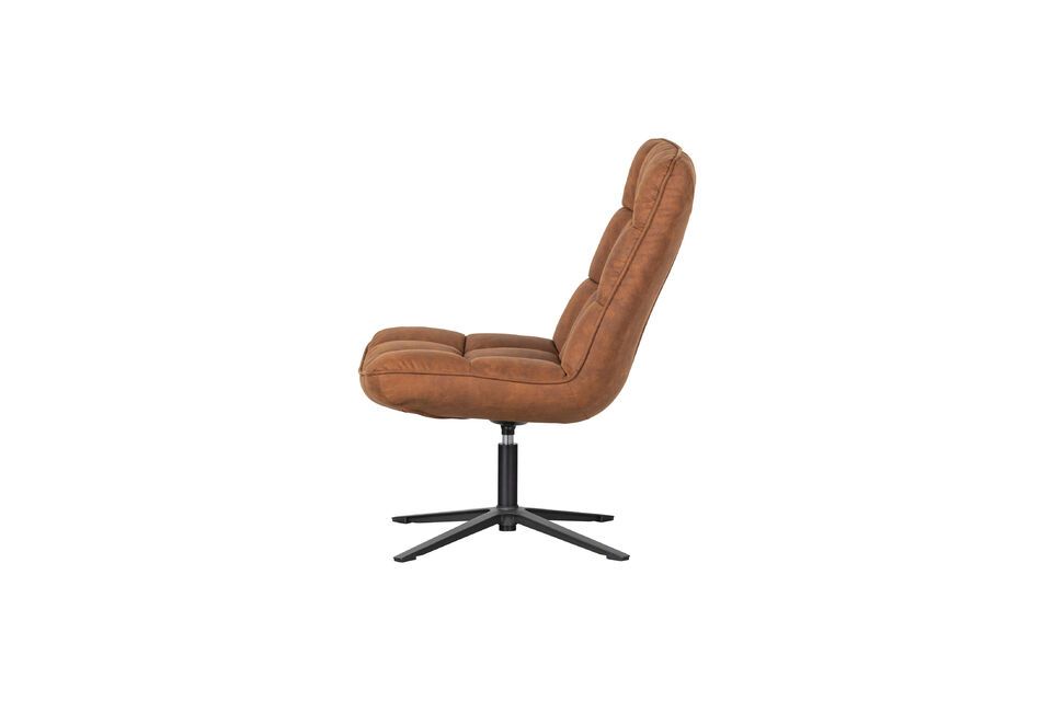 Afgewerkt in zwart PU leer is deze fauteuil robuust en elegant tegelijk