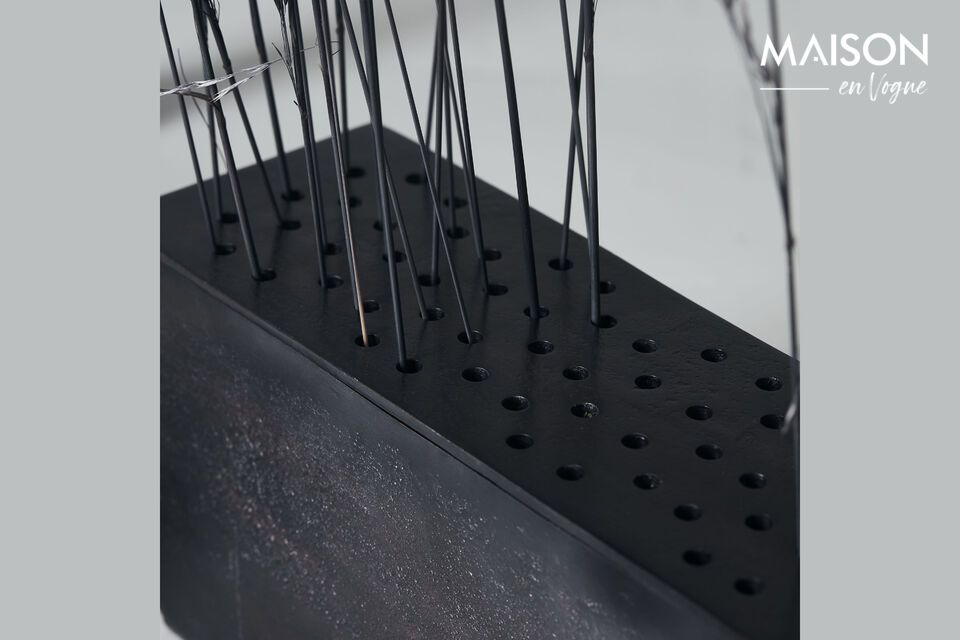 Deze unieke vaas is gemaakt van stevig aluminium met een gepolijste koperen afwerking en is 10 cm