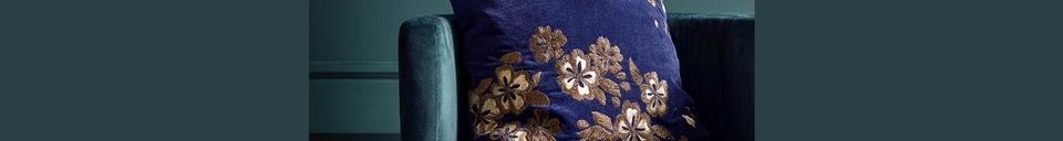 Benadrukte materialen Fluwelen bloemenkussenhoes met borduurwerk