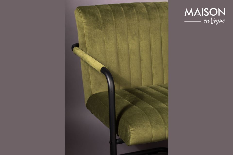 De zitting en de rugleuning zijn bekleed met een mooi, zacht olijfgroen fluweel (100% polyester)