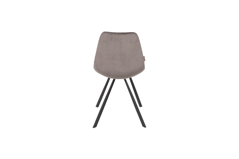 Perfect rond een eettafel of achter een bureau voor het werk
