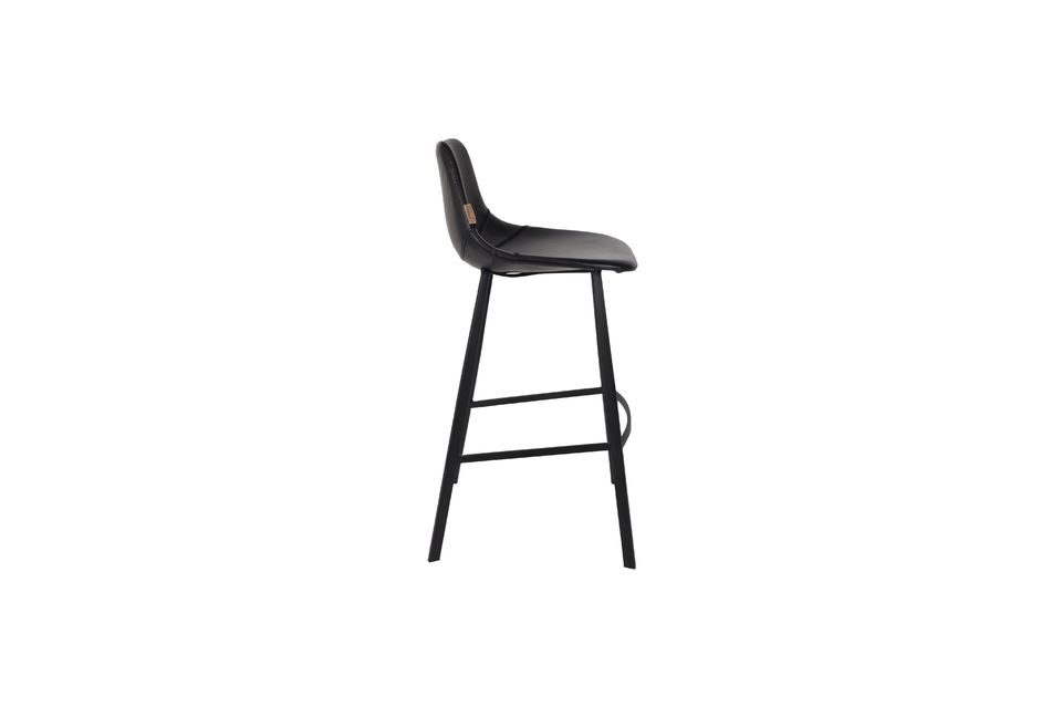 Deze zwarte Franky barkruk is voorzien van kunststof voetsteunen en een elegante stoel met zichtbare