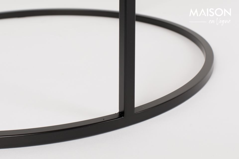 Een occasionele tafel met een minimalistische vintage stijl