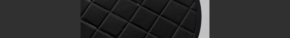 Benadrukte materialen Geglazuurde zwarte bijzettafel