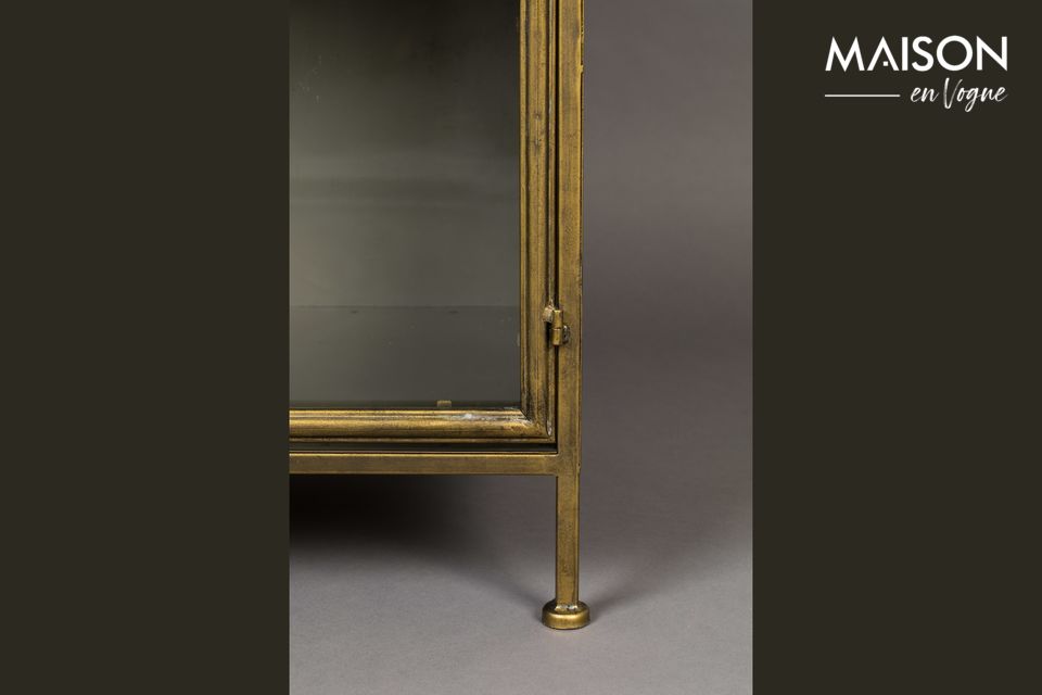 Het frame is in goud gelakt metaal voor een mooie antieke en elegante uitstraling