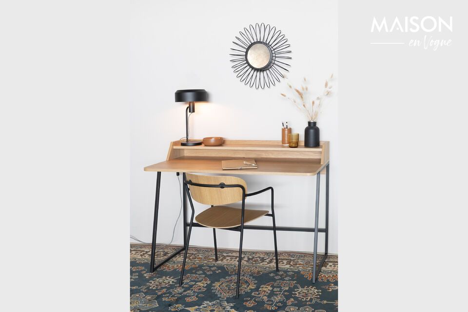 Voeg een vleugje tijdloze elegantie toe aan je werkplek met ons bruine houten bureau